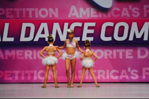 Camille, Colette. Fifi