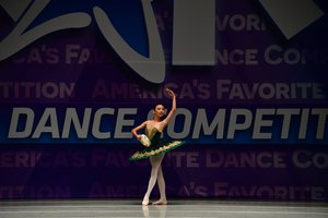 Olivia Han, La Esmeralda Variation