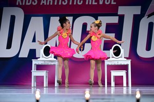 Lipstick Powder & Paint